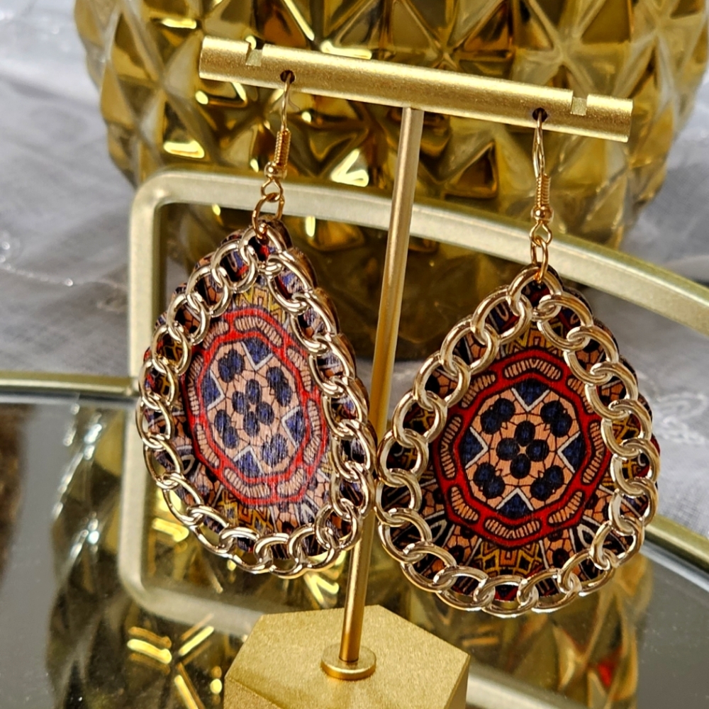 GOLD & WOOD EARRING